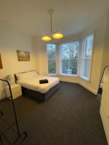 No 3 at MANNERING, LARGE 1 BED NEAR SEFTON PARK AND LARK LANE