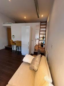 St Mary Street Apartment-Central with Castle View