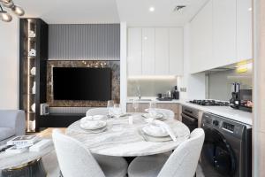 Modern 1BR Canal View Pool View