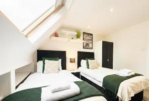 Exclusive 2 Bedroom Flat near Barons Court!