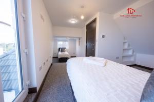 Luxury 9-Bed Contractor Home with Ensuite Rooms