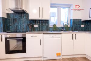 Luxury 9-Bed Contractor Home with Ensuite Rooms