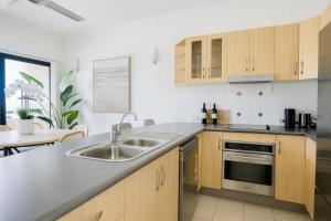 Breakwater Marina Apartment with Pool & Parking in Townsville