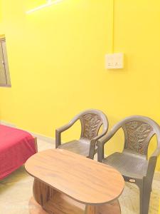 LE PRINCE VILLA STAY with CAR PARKING- triple 9 triple 4 16 double zero