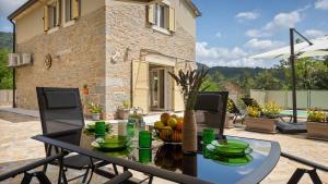 Rustic villa Casa Mavretici with pool in Motovun