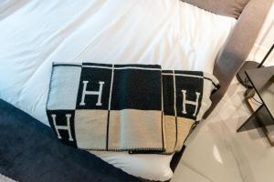 Luxury 2BR Business Bay Balcony