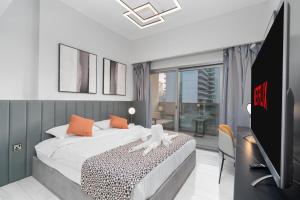 Luxury 2BR Business Bay Balcony