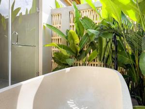 Desa Hut - Serene Tropical Hideaway Rice Fields near Seminyak