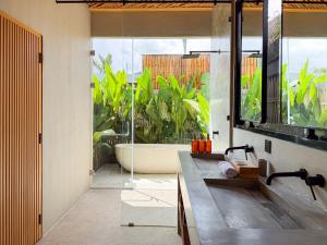 Desa Hut - Serene Tropical Hideaway Rice Fields near Seminyak