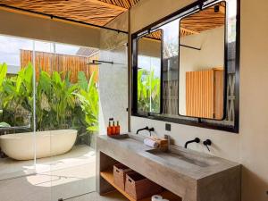 Desa Hut - Serene Tropical Hideaway Rice Fields near Seminyak
