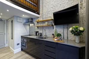 Nice Mezzanine - private balcony-Notting Hill Gate