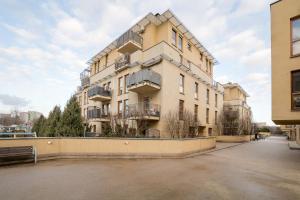 Bemowo 2-Bedroom Apartment by BookingHost