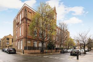 Modern Loft Apt in Victorian Conversion w Parking