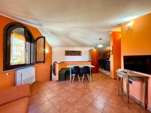 Charming Village Apartments img21