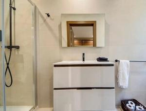 Shanti - a Luxury 3BR House with Rooftop Terrace