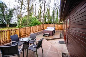 Birch Lodge 18 with Hot Tub