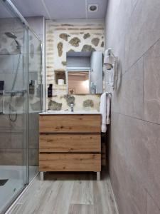 Casa siglo XV 4Toledo habitacion privada con baño