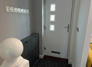 Newly Renovated Luxury Mews with Private Garden