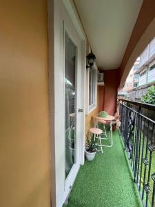 PAID AirprtPck-up WrkNrelax 2TV with Netflx