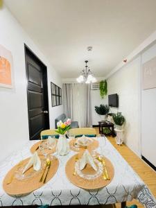 PAID AirprtPck-up WrkNrelax 2TV with Netflx