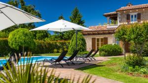 Rustic villa Stancija Martina with pool in Tinjan
