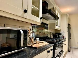 Large Edwardian Home Sleeps 12 Near London