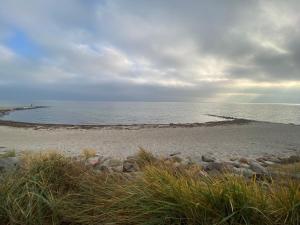 Ankerplatz mit Meerblick, Strand & Hansapark nah, kostenlosen Parken, Pool