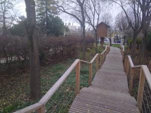 Appartement familiale face à un square arboré