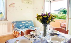 Apartment near the beach with garden