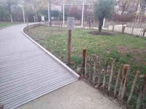Appartement familiale face à un square arboré