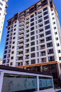 modern retreat apartment with breathtaking city views heated swimming pool ,gym and ample parking