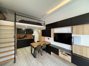 Elegant studio with mezzanine, city center