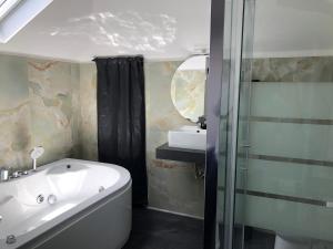 VOLCANOS SUITE - ETNA - Private Room with Jacuzzi in Catania Center