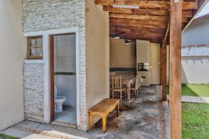 400 m te Separam das Areias da Praia de Boraceia, casa com piscina aquecida para ate 12 pessoas