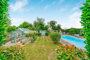 Victorian House Sleeps 14 Pool and Gardens