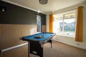 Central Location, canal side and pool table