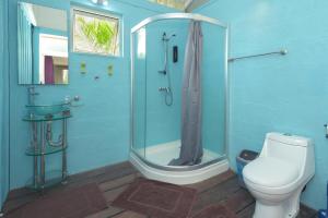 Rusty Pelican - Lazy Lizard Container Home.