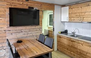 Gorgeous Home In Privlaka