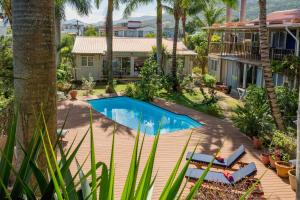 Rusty Pelican - Lazy Lizard Container Home.