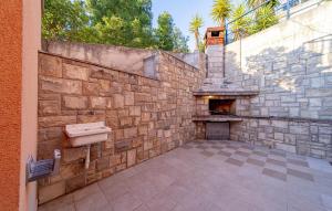 2 Bedroom Beautiful Apartment In Karbuni