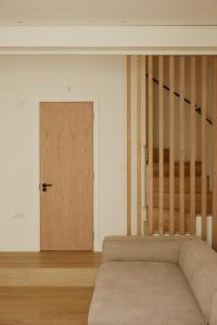 Elegant 4-Bed Townhouse Private Garden Parking