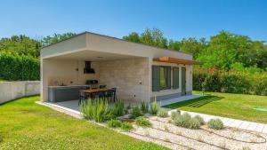 Modern villa Fritula with pool in Vizinada