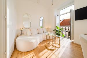 New&Improved Central Lisbon 41 bedRiver front