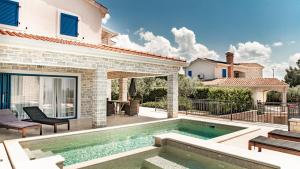 Beautiful Villa Torre III with sauna in Tar