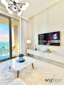 Ultra Modern 1BR Forte Tower Near the BURJ and Mall