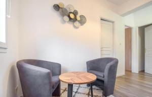 5 Bedroom Beautiful Home In Carteret