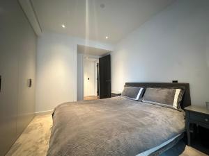 2-Bed Flat in Nine Elm Central London