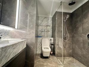 2-Bed Flat in Nine Elm Central London