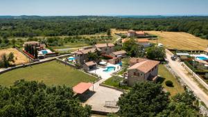 Rustic villa Marijanin Vrt with pool in Tinjan