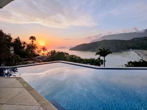 Refúgio de sonho - piscina de borda infinita e hidromassagem com vista